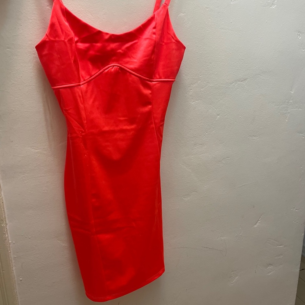 Tresser Neón Orange body on dress